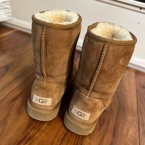 UGG Classic Short II - size 7 - chestnut